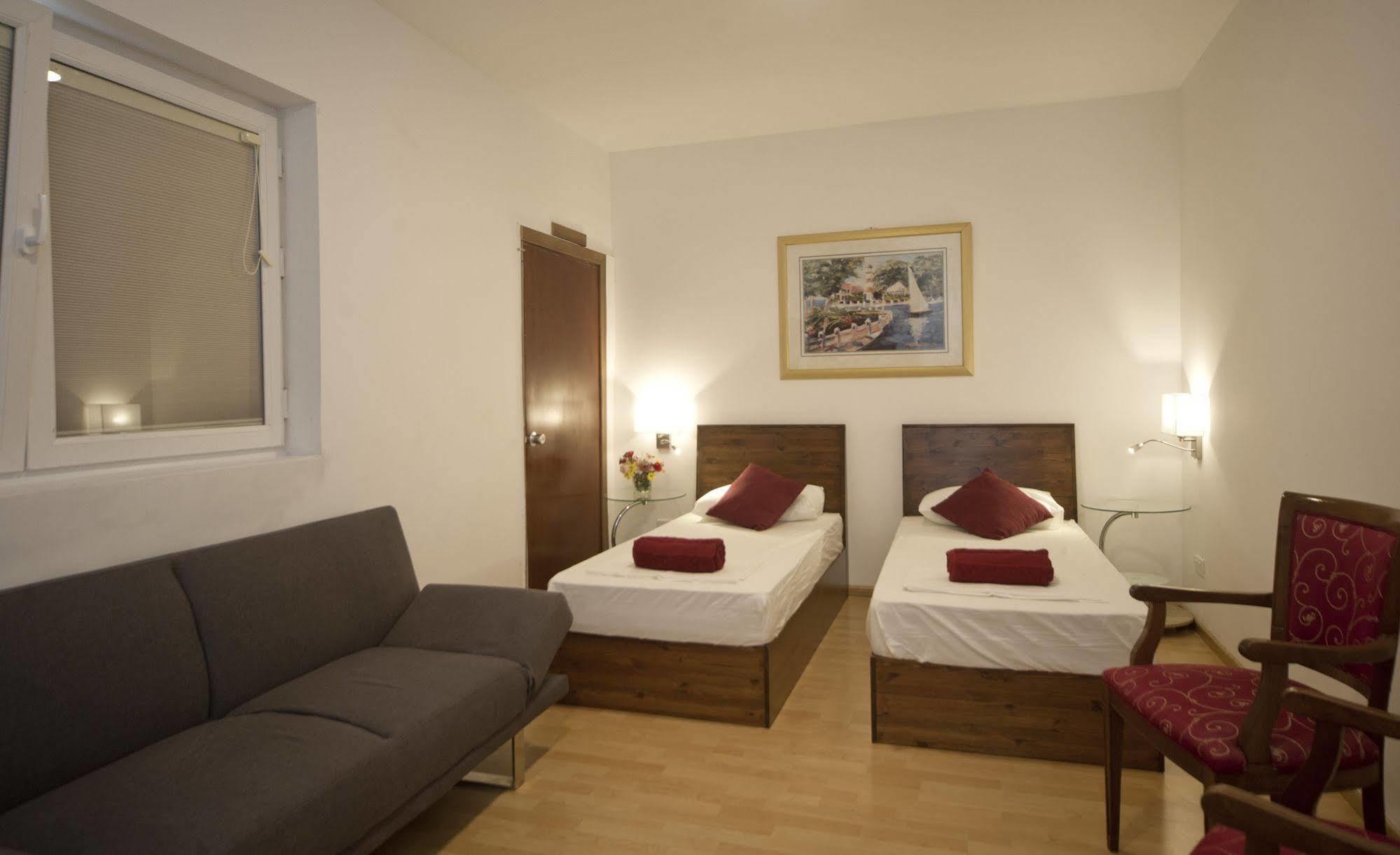 Marco Polo Party Hostel Saint Julian's Ngoại thất bức ảnh